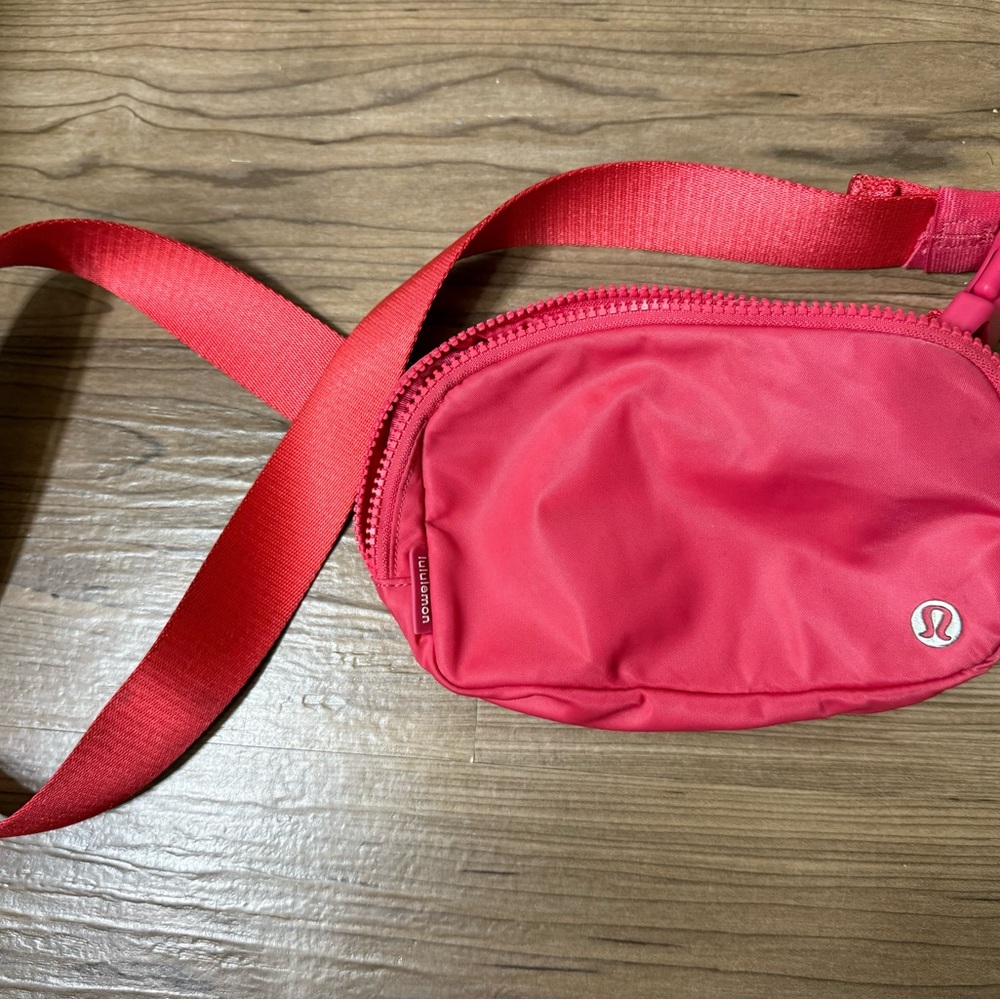 LULU LIPSTICK 1L belt bag